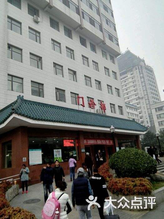 关于广安门中医院专家代挂不用排队，轻松看病的信息