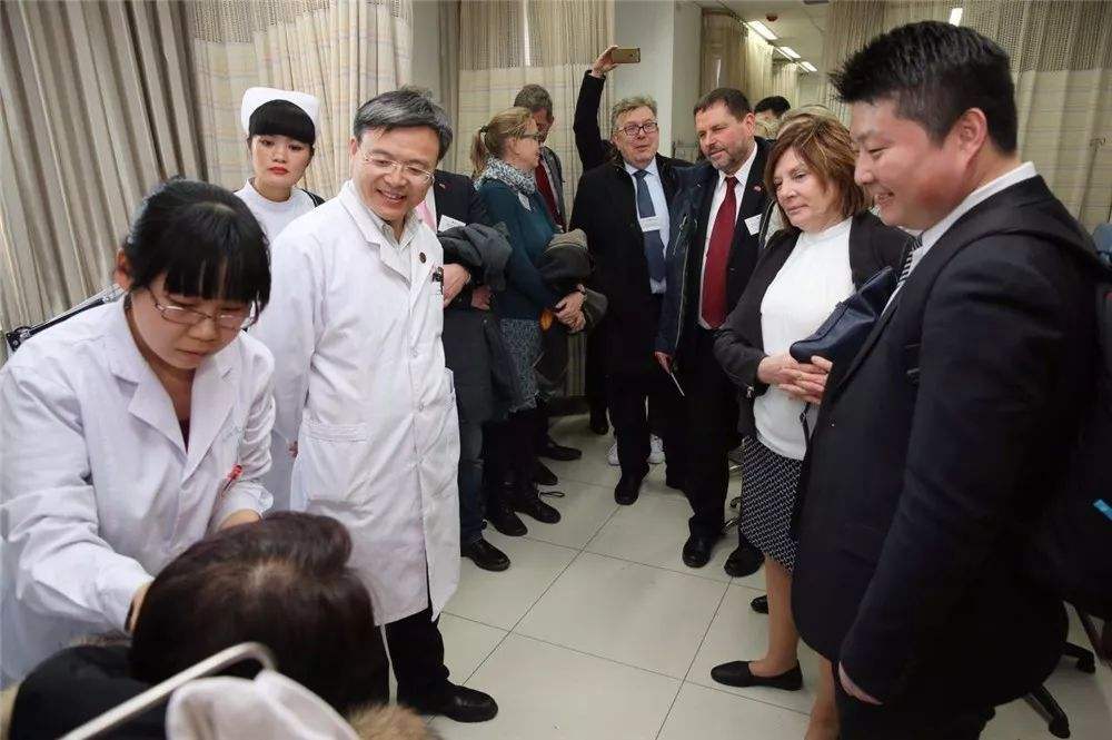 关于中国中医科学院西苑医院怎么寻找靠谱黄牛帮忙挂号，靠口碑赢天下的信息