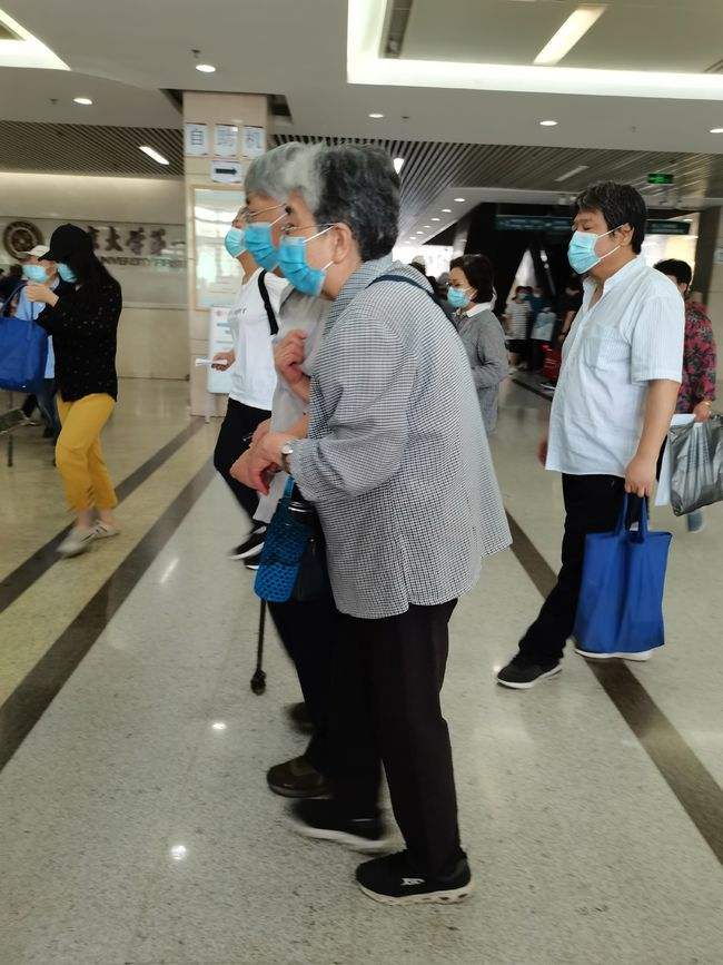 包含北京大学第一医院跑腿代挂专家号，预约成功再收费的词条