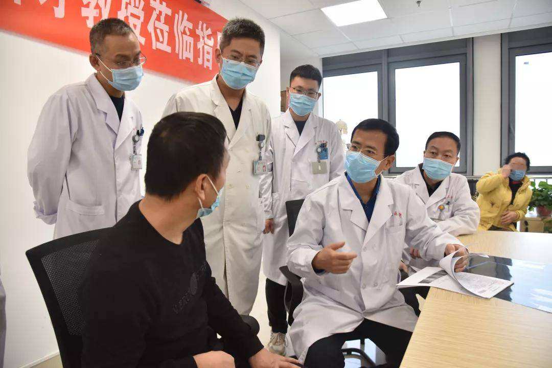 关于首都医科大学附属北京口腔医院黄牛挂号随便点名；疫情防控措施为何做出调整?最新解读来了的信息