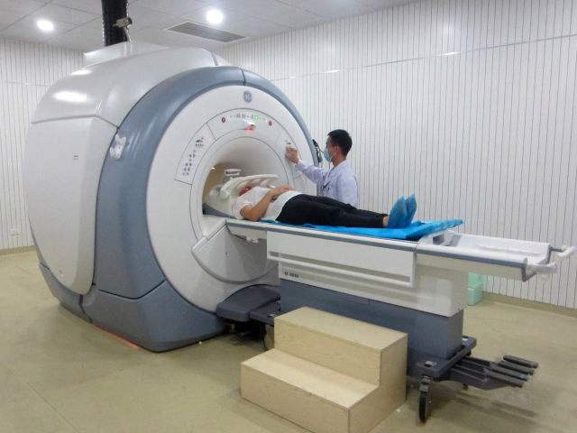 301医院黄牛帮忙抢号多少钱；大夫，听说放射检查有射线!MRI，就是磁共振，安全吗?的简单介绍