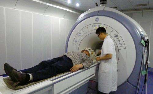 北京医院黄牛号贩子挂号电话分享；为什么肝癌患者要做上腹部MRI扫描?做核磁检查，有哪些注意事项的简单介绍