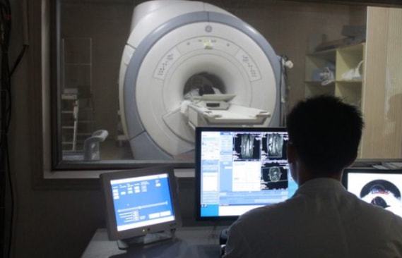 包含北京大学口腔医院牙体牙髓黄牛代挂多少钱；大夫，听说放射检查有射线!MRI，就是磁共振，安全吗?的词条