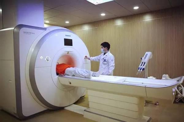 地坛医院票贩子挂号代办；大夫，听说放射检查有射线!MRI，就是磁共振，安全吗?的简单介绍