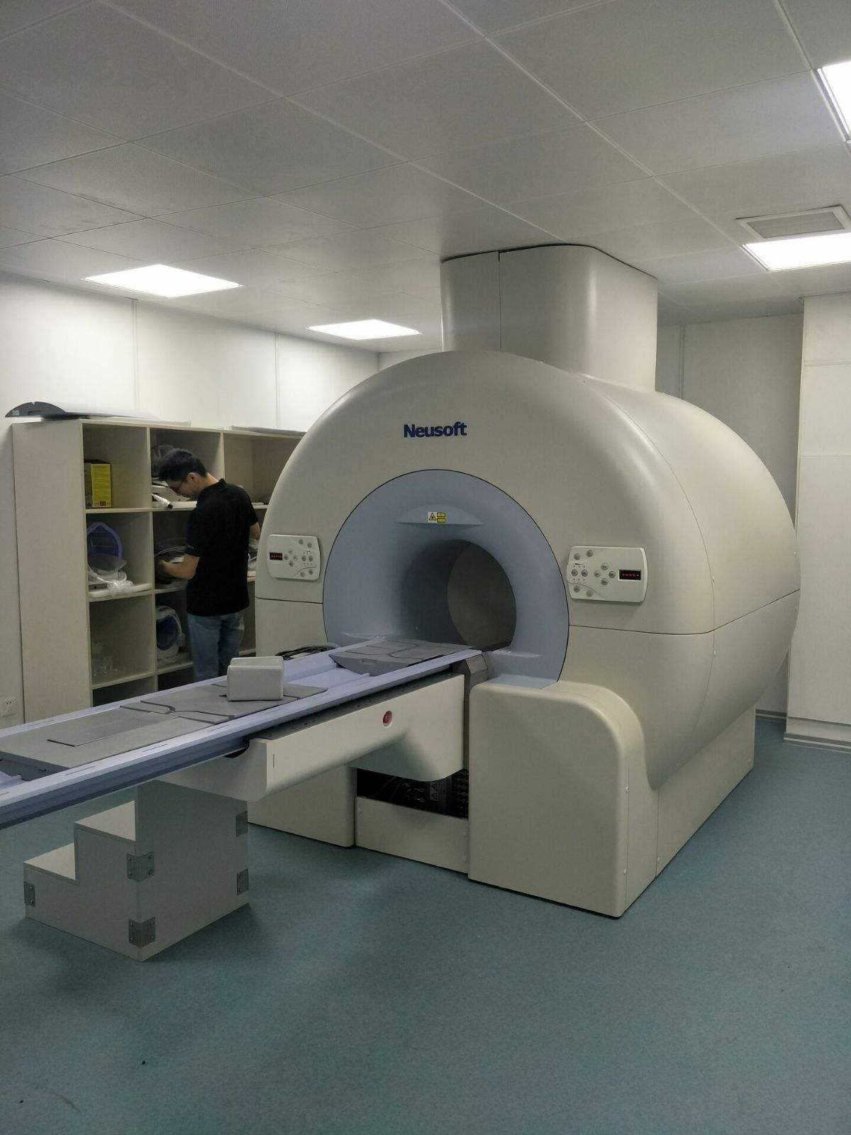 东直门医院【李忠】代挂黄牛电话；大夫，听说放射检查有射线!MRI，就是磁共振，安全吗?的简单介绍