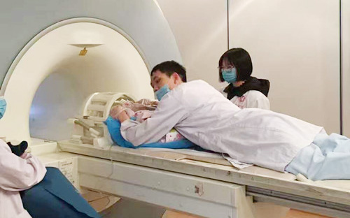 北京儿童医院代挂陪诊服务；什么是磁共振?做检查时要注意哪些事?的简单介绍