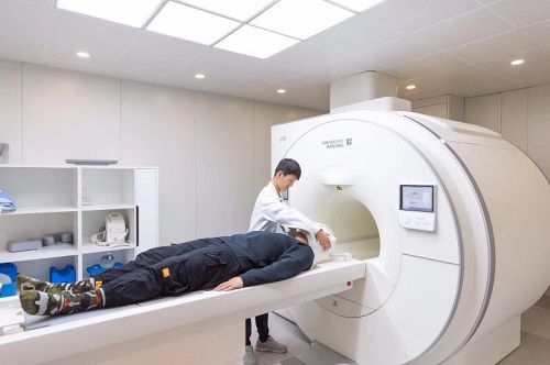 包含北京医院专家挂号找黄牛;大夫，听说放射检查有射线!MRI，就是磁共振，安全吗?