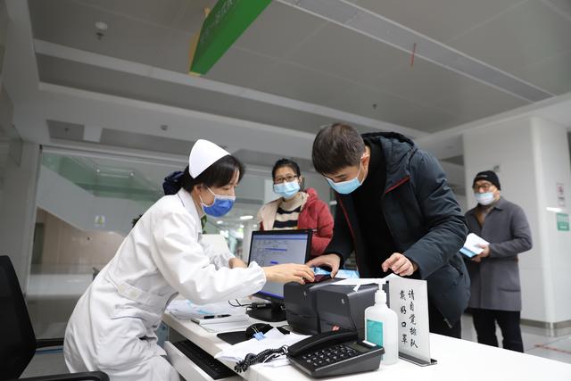 包含广安门医院专家跑腿预约挂号，提供一站式服务的词条