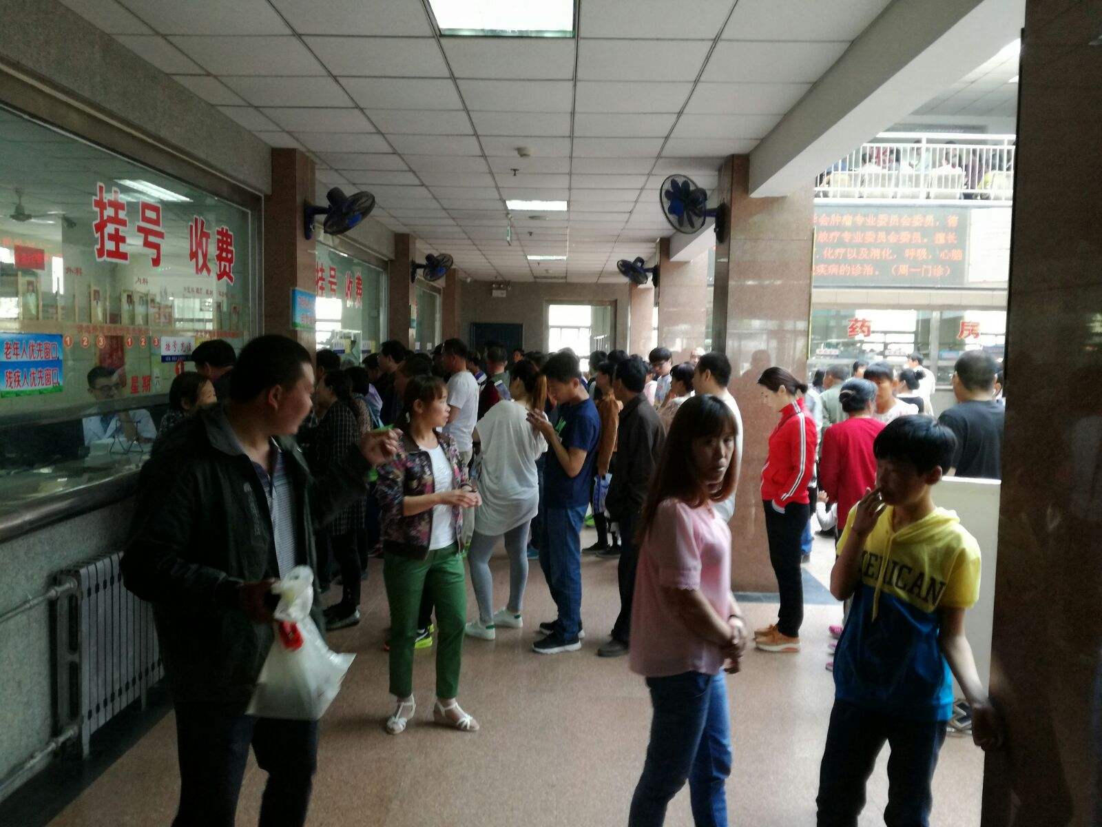 包含北京大学人民医院黄牛排队挂号，收取合理费用