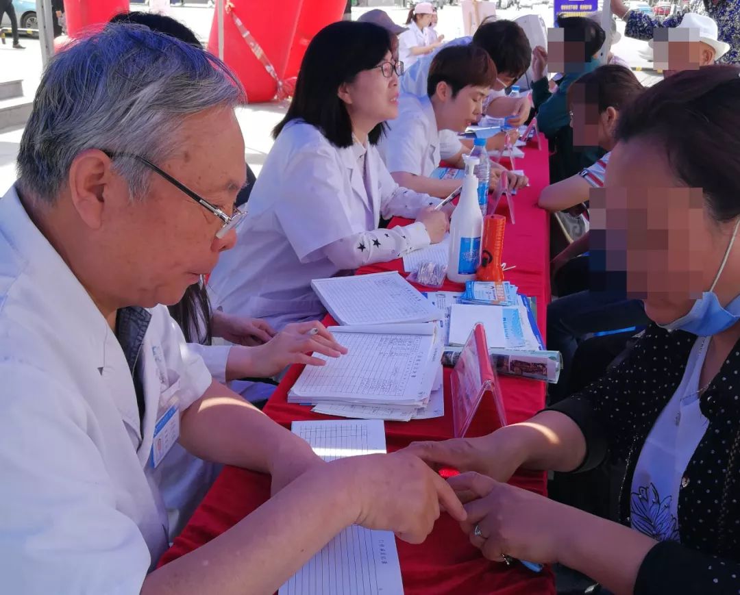 包含北京大学人民医院黄牛排队挂号，收取合理费用的词条