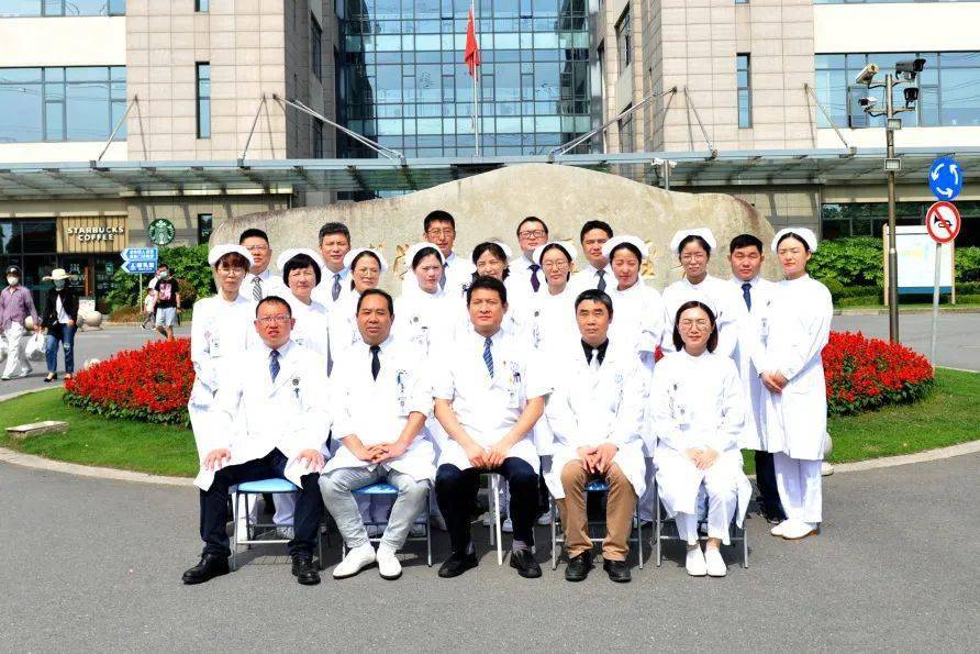 包含上海市第一人民医院医院代诊预约挂号，专家会诊住院协调的词条