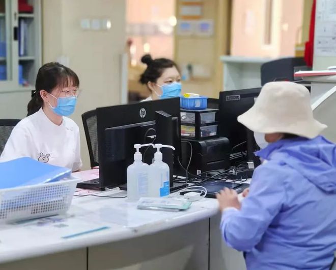 包含深圳龙城医院医院代诊预约挂号，专家会诊住院协调的词条