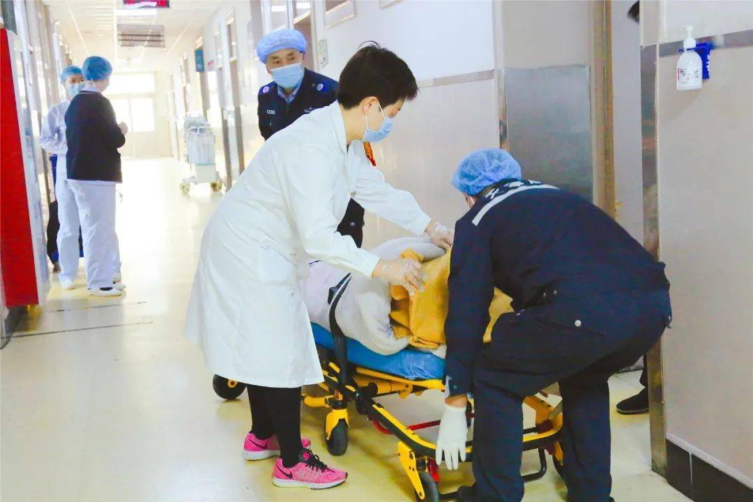 包含哈尔滨医科大学附属第一医院医院跑腿陪诊挂号，专家会诊住院协调的词条