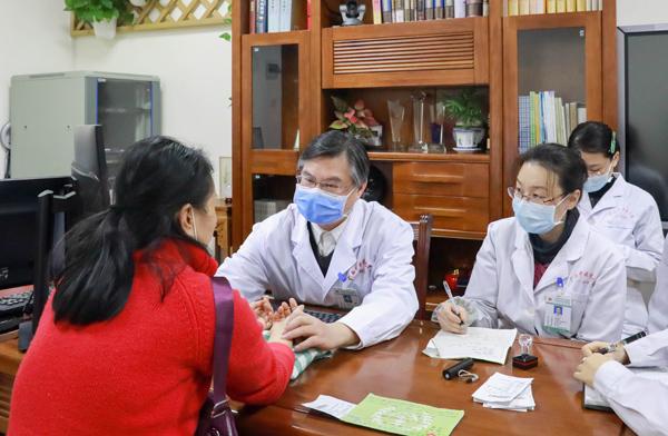 关于重庆市第四人民医院医院代诊预约挂号，一条龙快速就医的信息