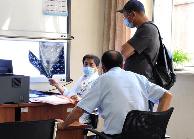 包含中国医学科学院肿瘤医院代排队挂号，让每个患者轻松看上病的词条