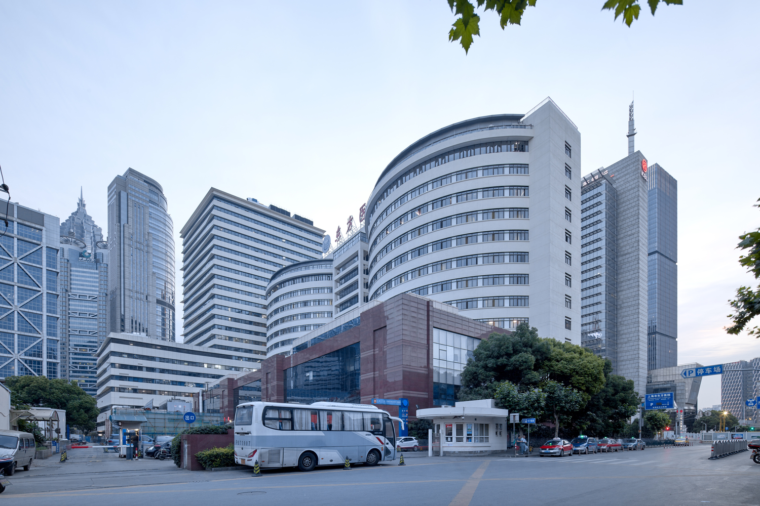 关于上海市第一人民医院医院黄牛挂号，一条龙快速就医的信息