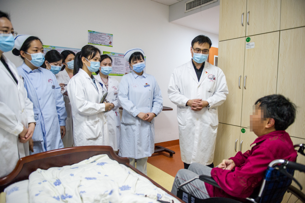 包含北京大学肿瘤医院代挂专家号，减少患者等待就医的时间的词条